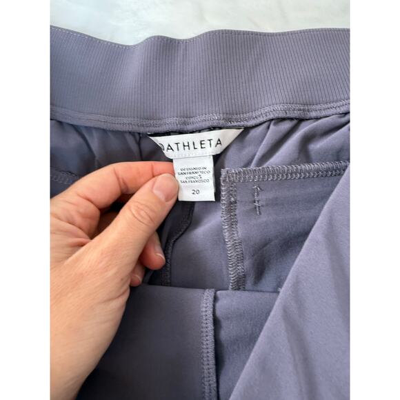 Athleta Brooklyn Bermuda Athletic Shorts Gray Zip Pocket 9” Inseam Women Size 20 - Picture 2 of 10